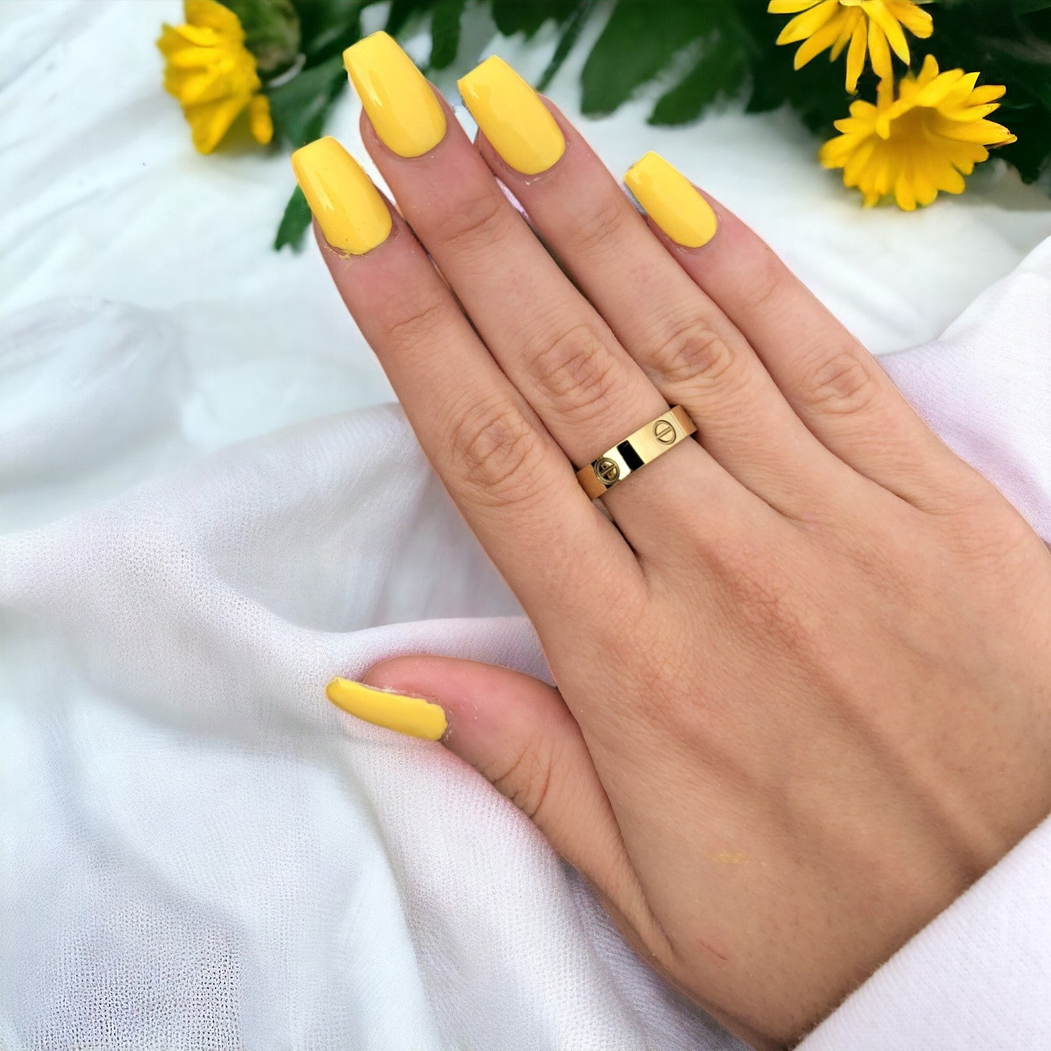 Sunny yellow dip powder